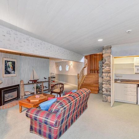 Oceanside Lodge Saanich Inlet North Saanich Bagian luar foto