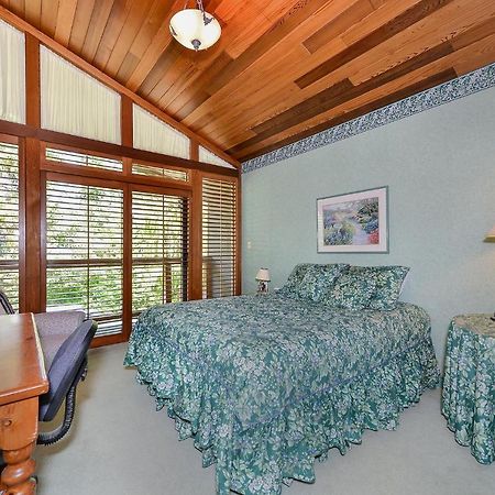 Oceanside Lodge Saanich Inlet North Saanich Bagian luar foto