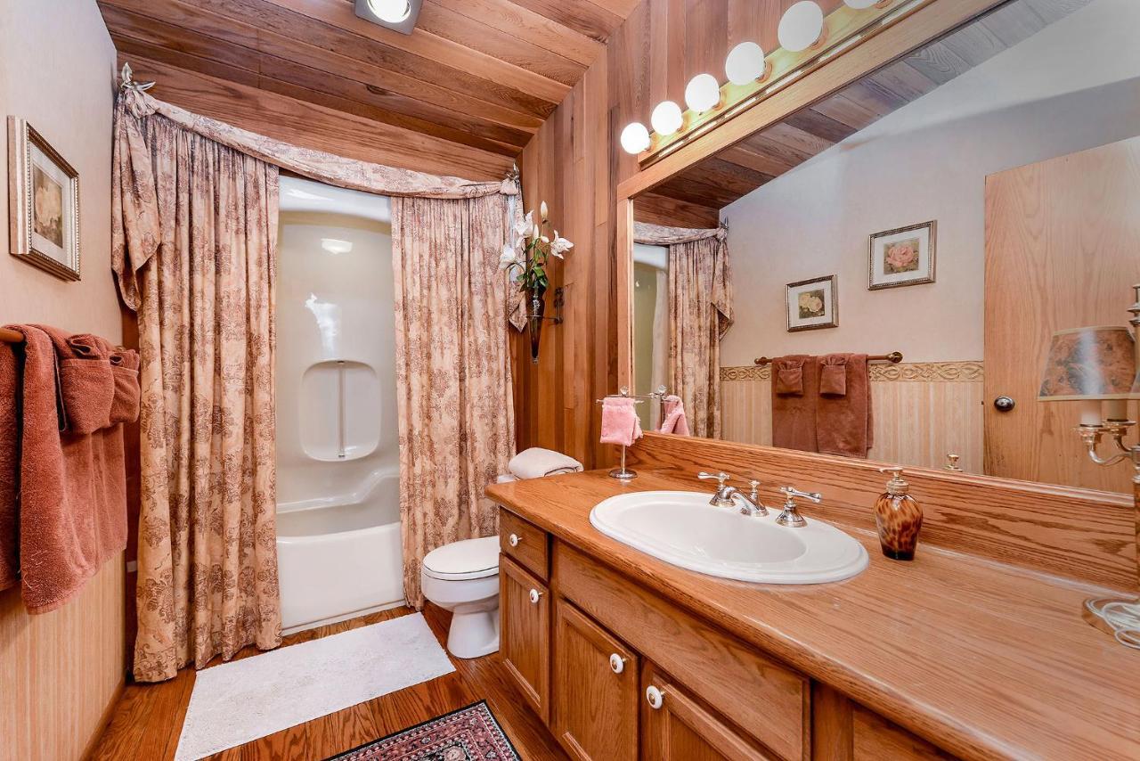 Oceanside Lodge Saanich Inlet North Saanich Bagian luar foto