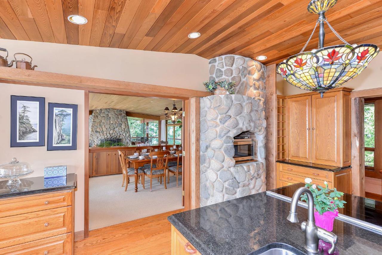 Oceanside Lodge Saanich Inlet North Saanich Bagian luar foto