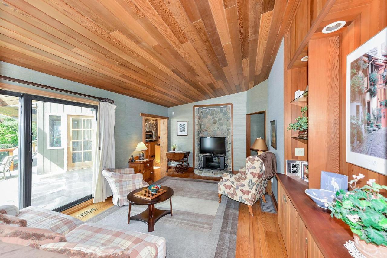 Oceanside Lodge Saanich Inlet North Saanich Bagian luar foto